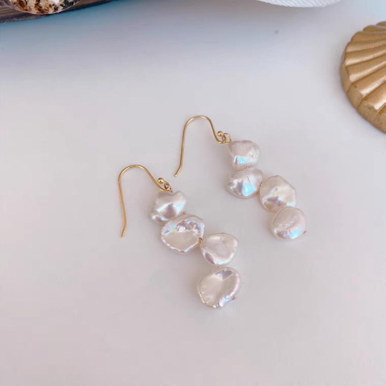 

Xiaoxiangfeng retro sexy Muse earrings baroque pearl stud earrings strong light s925 Tremella hook daily versatile woman