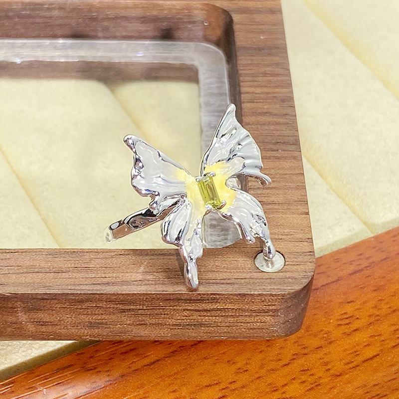 Желтая эмаль Капля масла Зеленый циркон Жидкая бабочка Открытое кольцо Легкая роскошь Высокий уровень Необычное кольцо для личности Adjustable opening