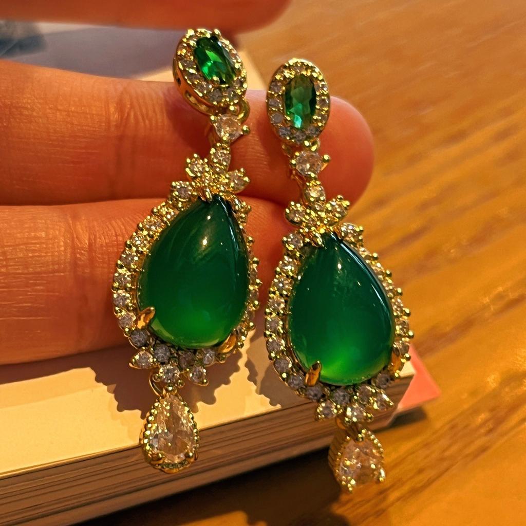 Full Green, Yang Green, Natural Agate Green Chalcedony Earrings, Women'S Opening Is Slightly Inlaid, And The Real Shot Is Fidelity.
