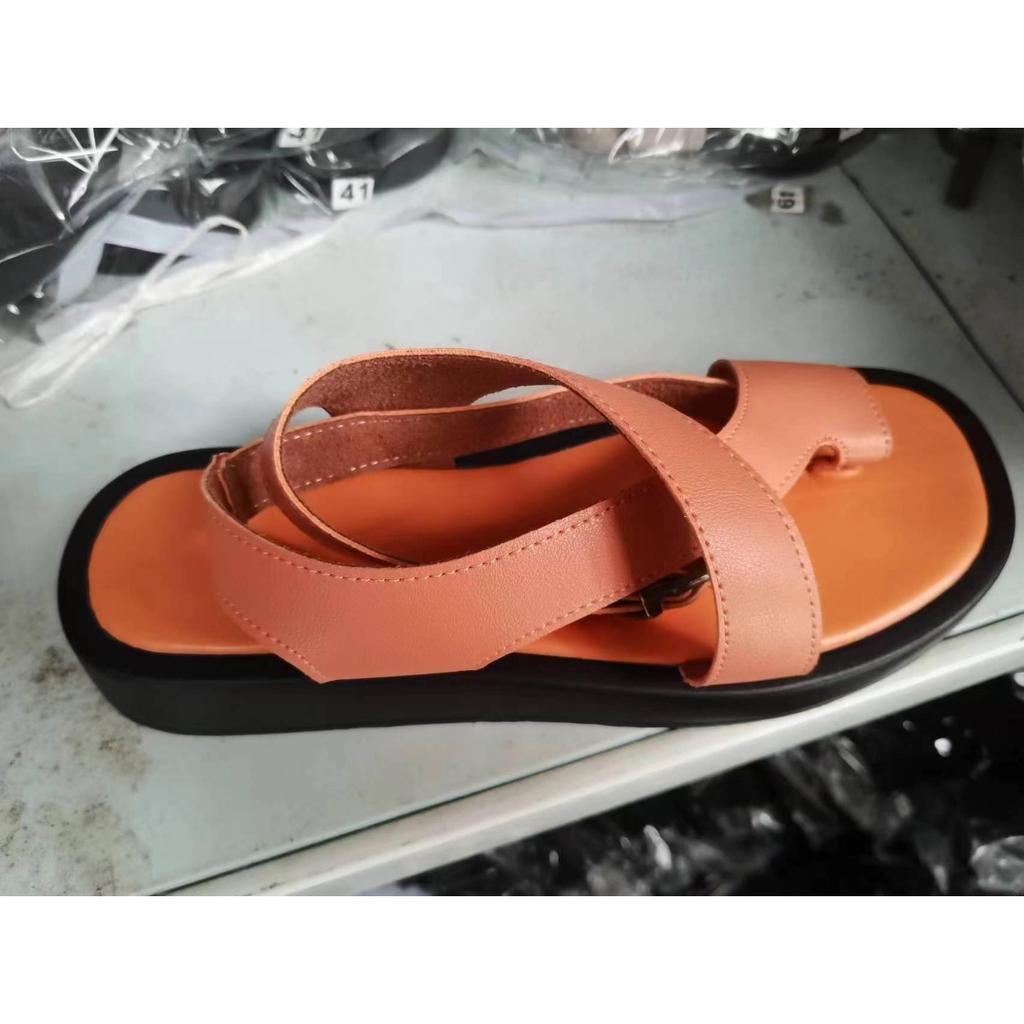 Sandaler nya europeiska och amerikanska stora storlekar set tå polyuretan plattform avslappnad romersk stil ytterkläder ringspänne bälte damskor