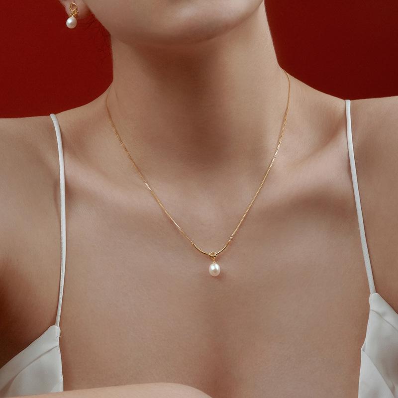 Pearl Pendant Necklace - Women's Elegant, Versatile Clavicle Chain Gift for Friend or Girlfriend