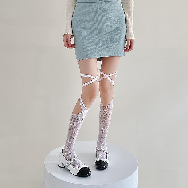 

Тонкі мереживні шнурівні шкарпетки для весни, осені та літа, з вирізом-хрестом до середини литки та квіткою у формі серця, що сягає коліна 1 pair білий