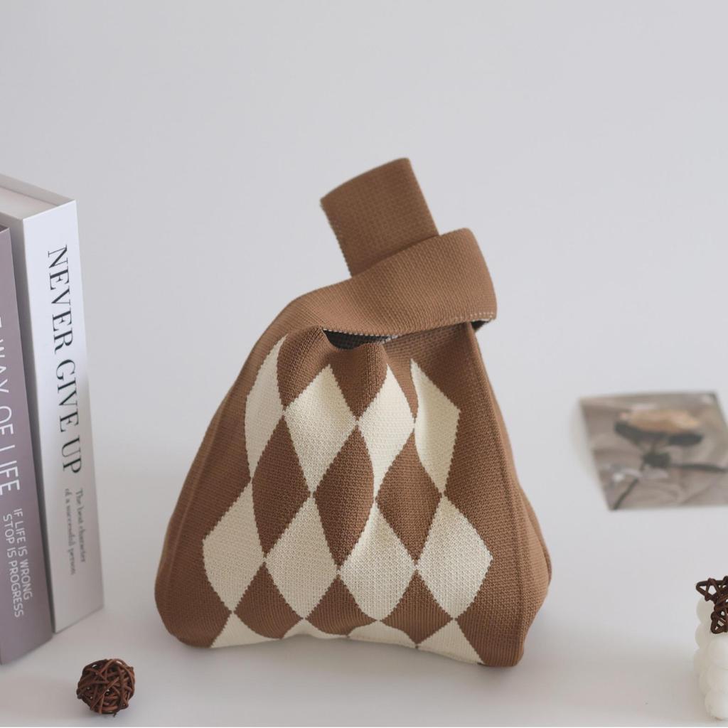 Trending Knitted & Woven Bags: Stylish Handbags, Ladies' Totes, Fashionable Ins Bags, and Souvenir Bags