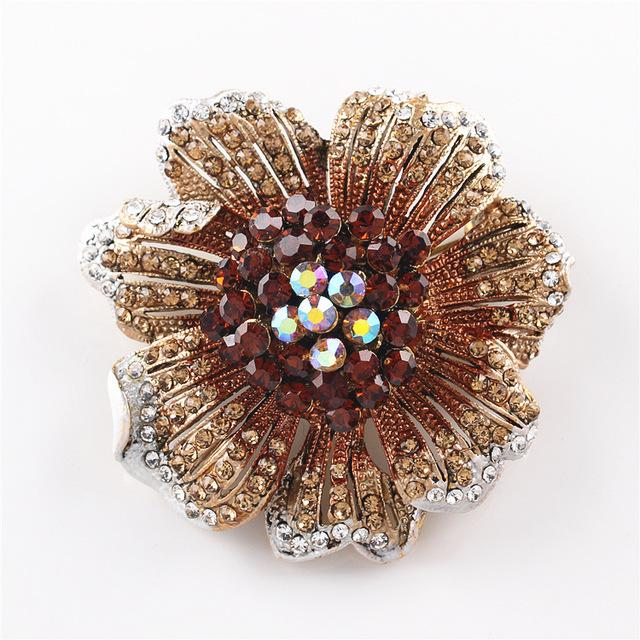 

Skeds Luxury Women Classic Vintage Full Cyrstal Rose Flower Brooch Pins Shiny Boutique Decoration Party Banquet Пряжка для леді
