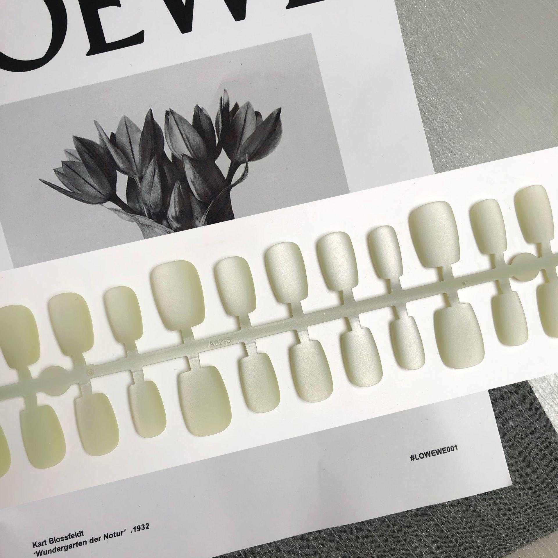 

Deep Wine Red Frosted Cherry Cat Eye Press-On Nails - Matte Velvet Autumn/Winter Nail Art