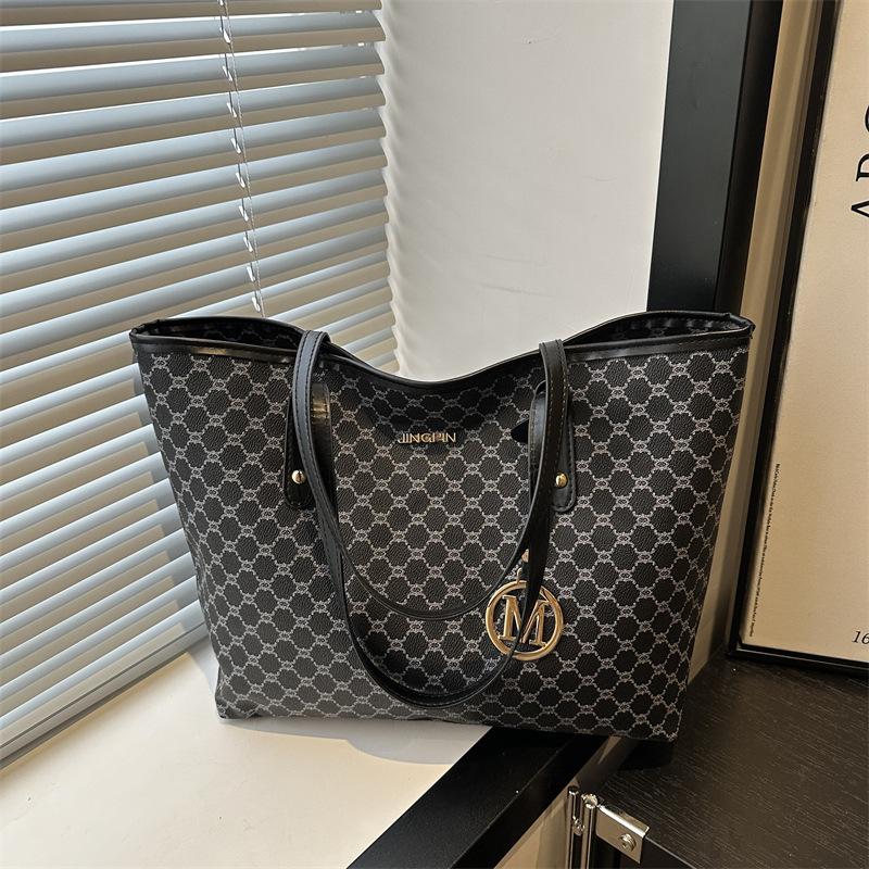 Fashion High Sense Underarm Bag Women's New Trendy Women's Bag Shoulder Bag Large Capacity Commuting Versatile Hand Carry Tote Bag