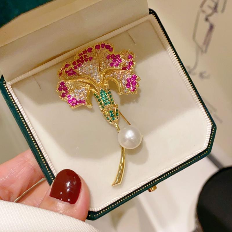 Elegant Luxury Rhinestone Carnation Brooch Cute Women's Plant Shape Pin for Dinner Party Souvenir Gift