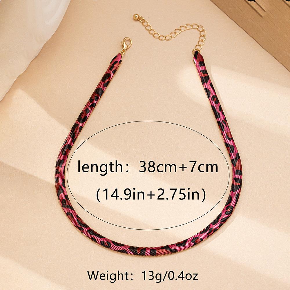 A Leopard Print Simple and Exaggerated Retro Luxury Necklace