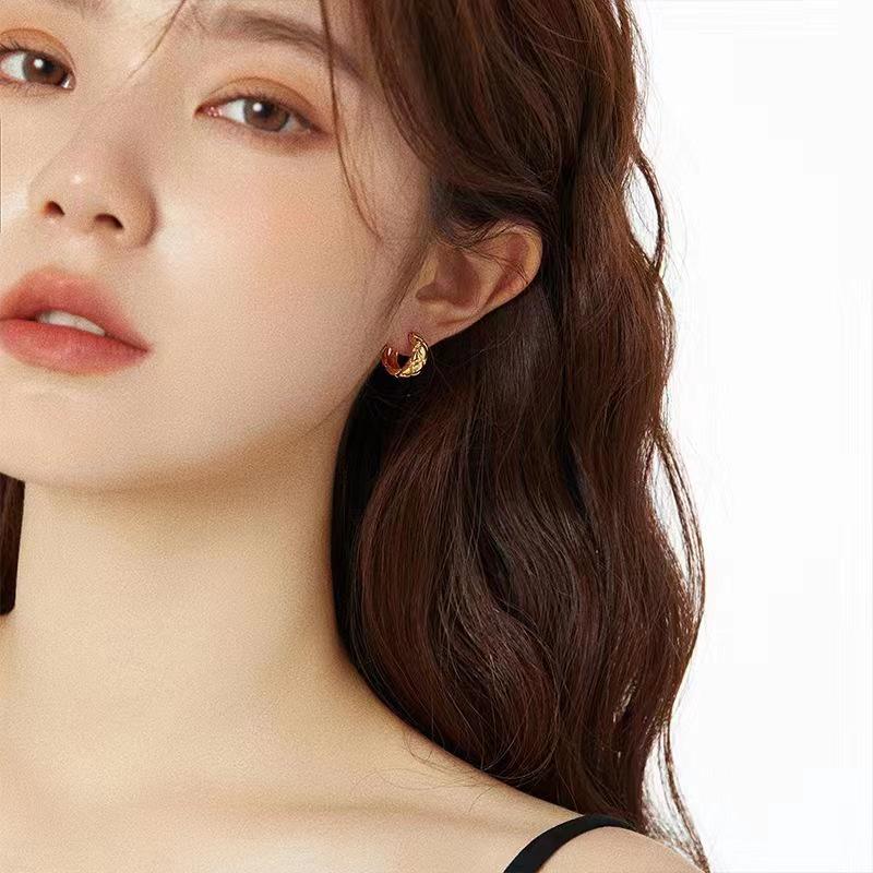 18K Gold Plated Korean Geometric Ear Cuffs - Plaid Earrings for a Fashionable, Sophisticated Look.