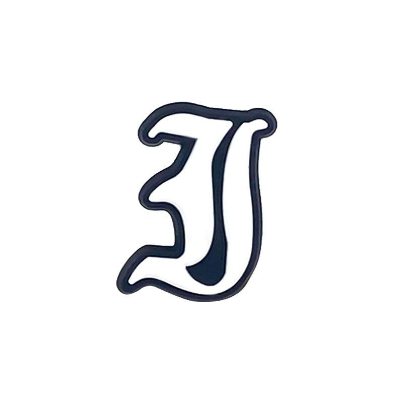 1 StückNeuer Stil Anhänger Altenglischer Buchstabe PVC Loch Schuh Schuhe Blume Silberner Buchstabe Schuhe Anhänger Schuhe Dekoratives Zubehör