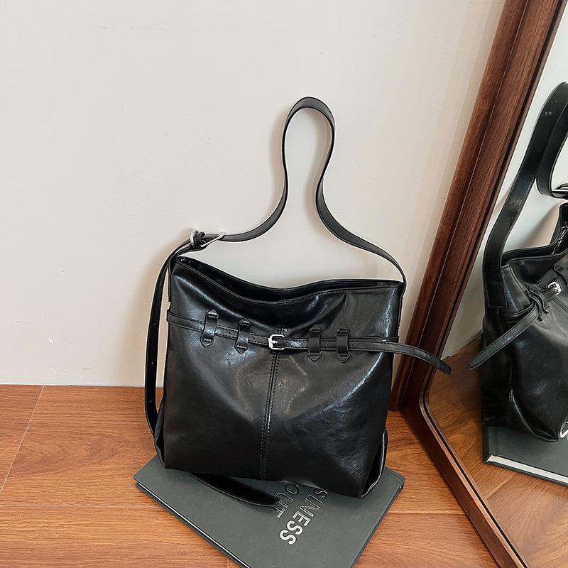 

Bags Women s Ladies Crossbody Bag Commuter Large Capacity Casual Tote Bag Oil Wax Leather Portable One Shoulder Underarm Bag 30*12*26 чёрный