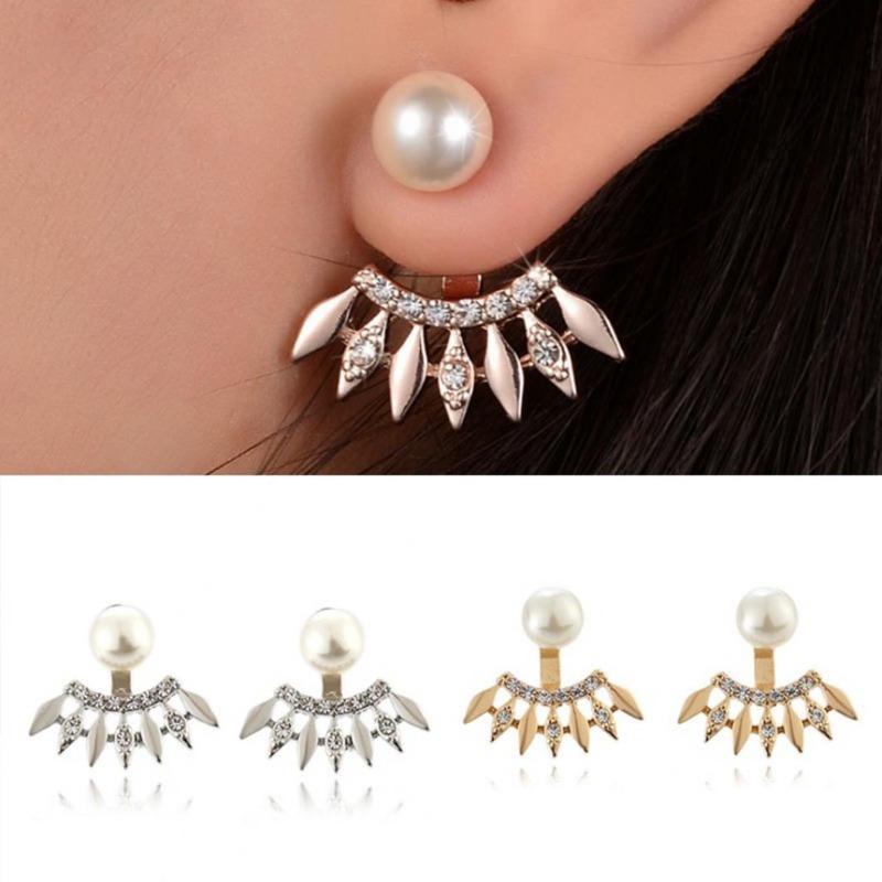 Collana con ciondolo e orecchini con perle finte alla moda da donna