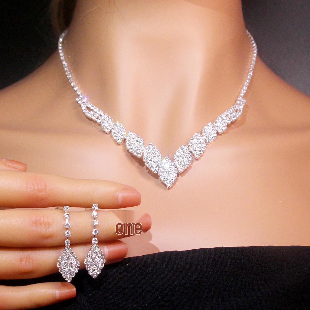 Роскошный свадебный набор украшений со стразами: Элегантные серьги, браслет, ожерелье