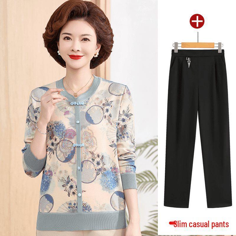 Herbststrickware für Frauen mittleren Alters: Schicker Pullover im neuen Stil