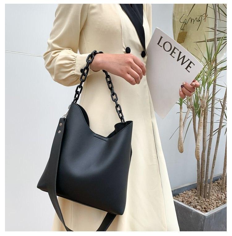 charles and keith burgundy bolsa