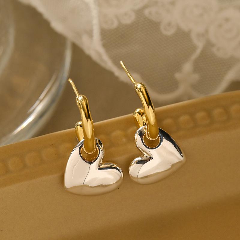 Elegant Two-Tone Heart Hoops: Luxurious, Shiny Metallic Earrings with Unique Niche Design.