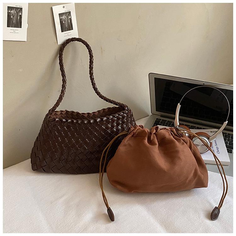 Autumn and winter Korean niche versatile commuter handmade pu woven bag French holiday style vegetable basket single shoulder underarm bag