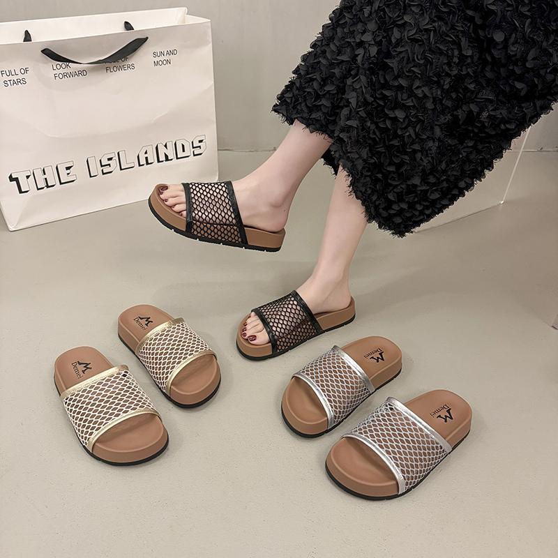 Fashion Shoes Women Slippers Summer Platform Pantofle Fretwork Heels Slides Soft 2025 Flat Round Toe Slippers Women Summer Female Shoes