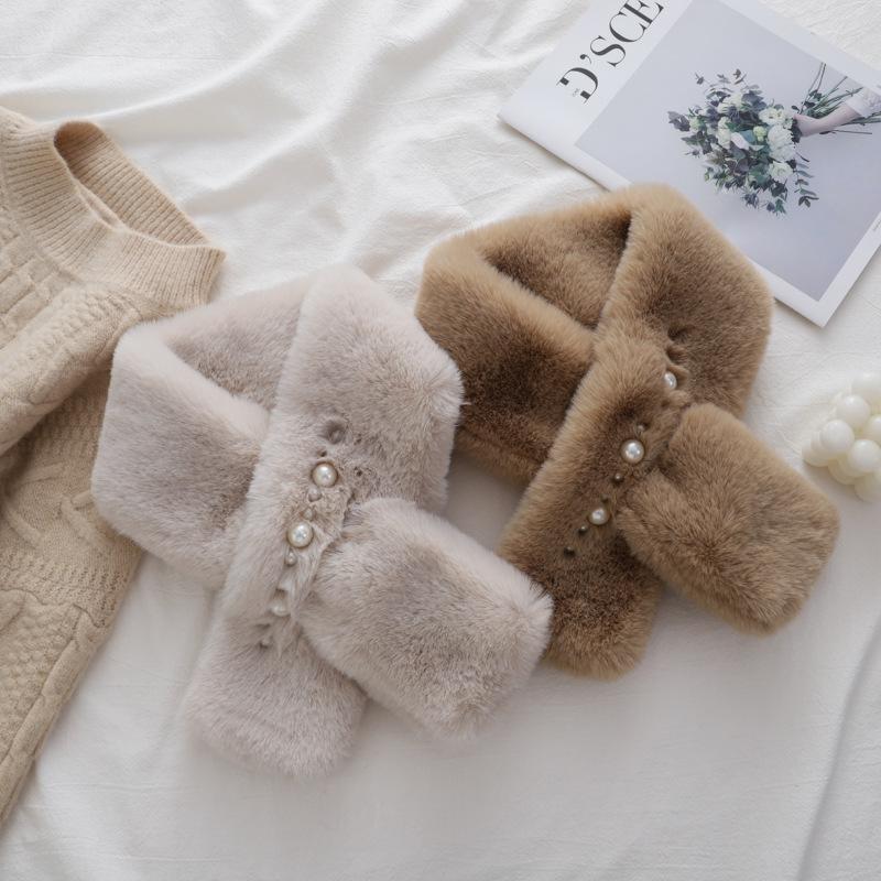 Stylish Women's Winter Scarf, Korean-Inspired, Faux Fur Collar, Otter Fur Look, Versatile and Warm.