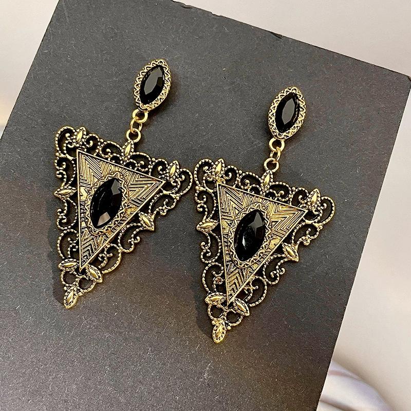 European, American retro medieval style personalized new trendy high-end stud earrings niche fashion atmosphere versatile design earrings
