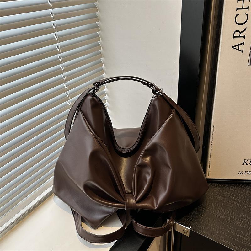 

Niche designer s new bow chain, shoulder messenger bag, mobile phone bag, Spice Girl women s bag.