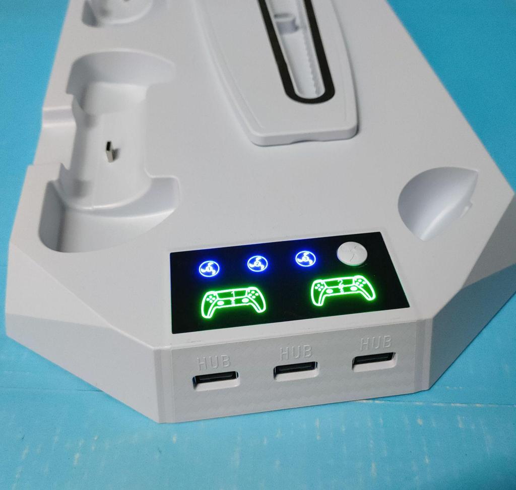 Chladicí základna pro PS5 Pro/Slim a nabíjecí stanice pro dva ovladače