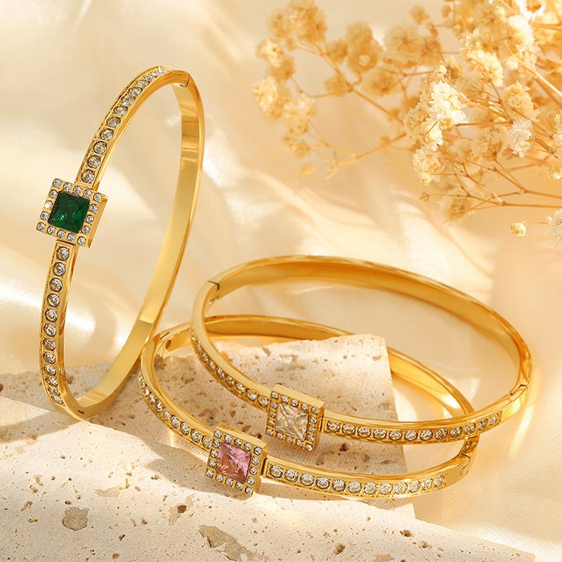 Light Luxury and High-end Square Female Emerald Baby's Breath Bracelet Bracelet