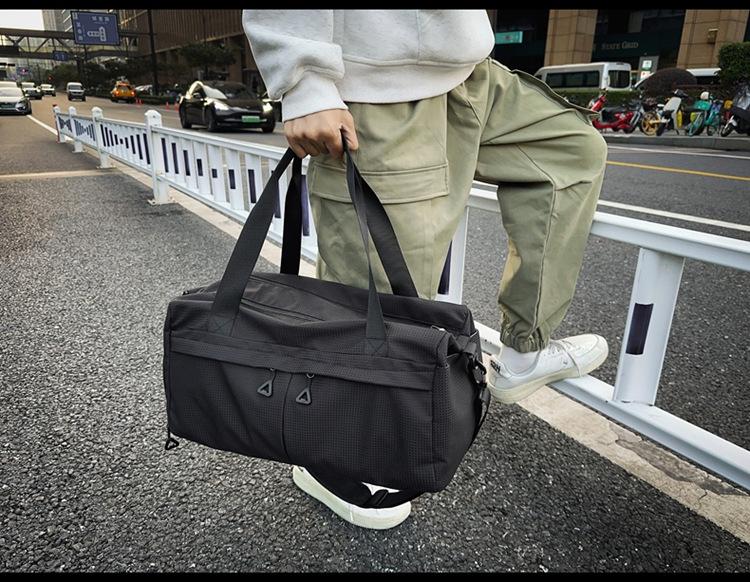 Unisex Crossbody Sports Bag with Dry/Wet Compartments, Large-Capacity Travel Duffel for Short Trips