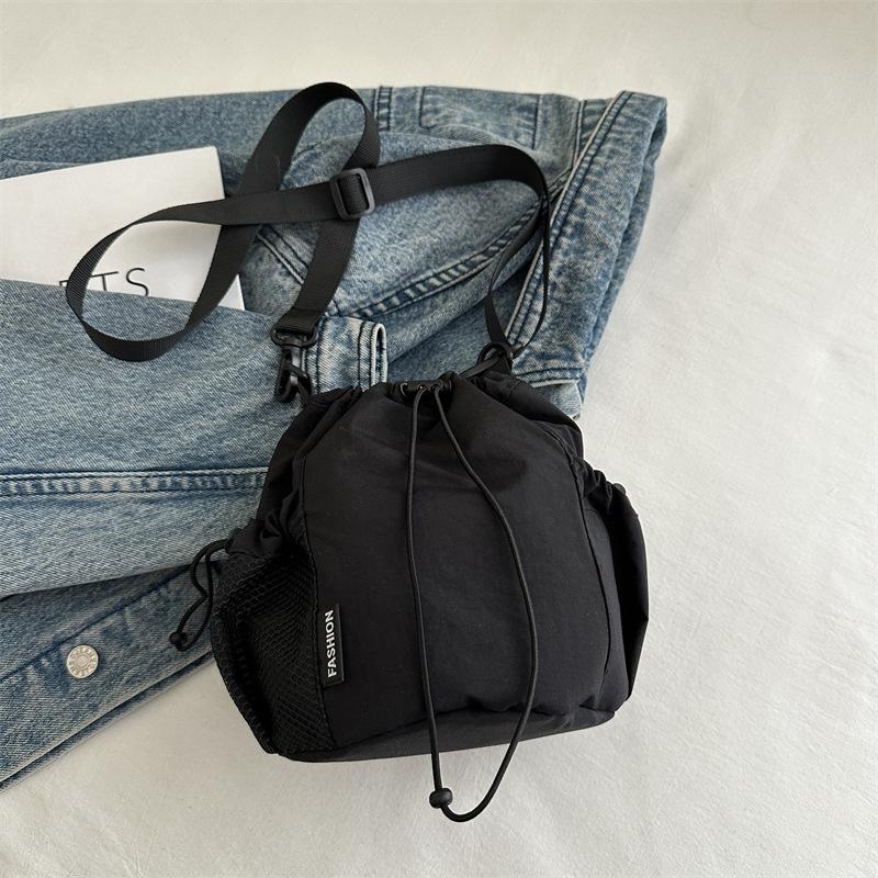 

Сумка-ведро с кулиской, новая повседневная простая универсальная на плечо, нишевая мода 2025, кроссбоди чёрный