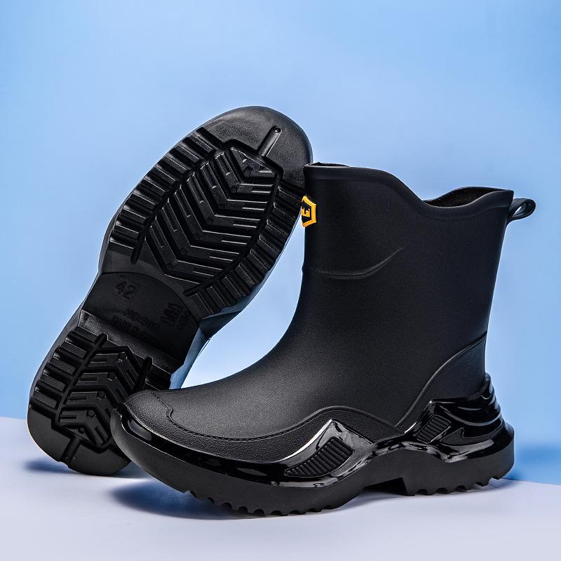 Módní dešťové boty krátké holínky 2025 nové pánské nepromokavé dešťové boty s tlustou podrážkou odolné proti opotřebení jezdecké na rozvoz gumové boty proti dešti