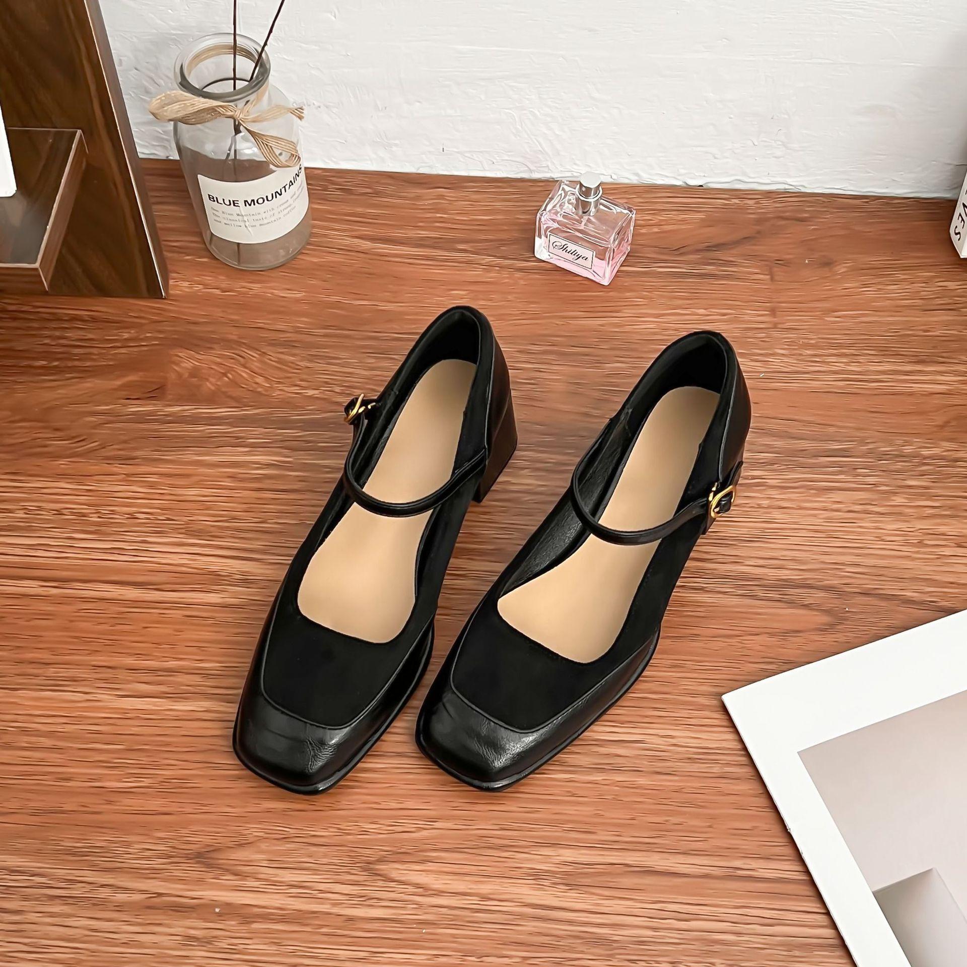 

Виноградная мама 2025 весна женские французские ретро туфли на высоком каблуке женские высококлассные толстые каблуки не утомляют ноги туфли на высоком каблуке 40 чёрный