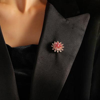 High End Pin Accessories for Suits Sweaters Chest Flowers Versatile and Atmospheric Decoration Rotatable Double-layer Snowflake Brooch for Women