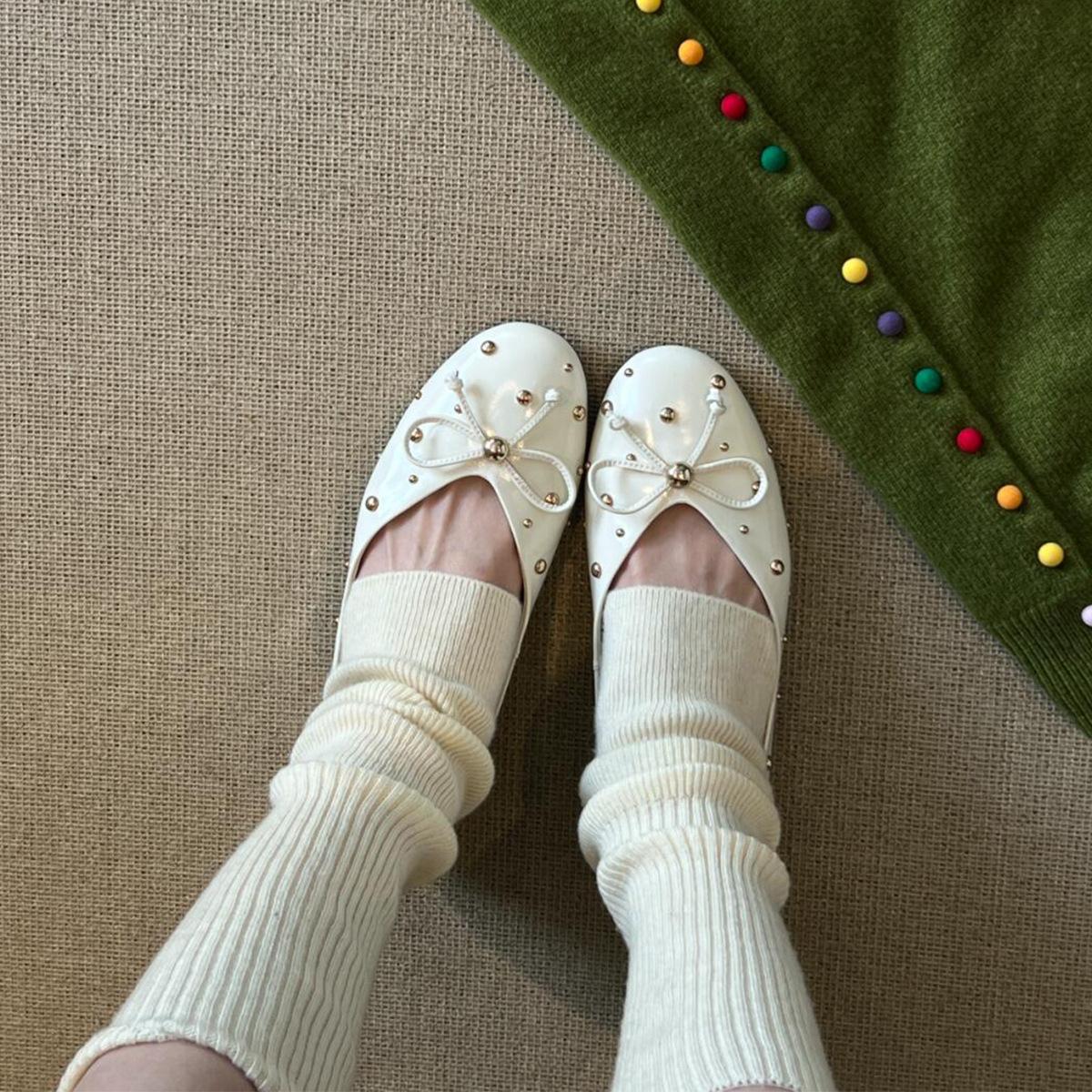 

Sheepskin version~ fashionable and simple shallow mouth small single shoes bow rivets leather flat bottom women s shoes one pedal Doudou shoes 40