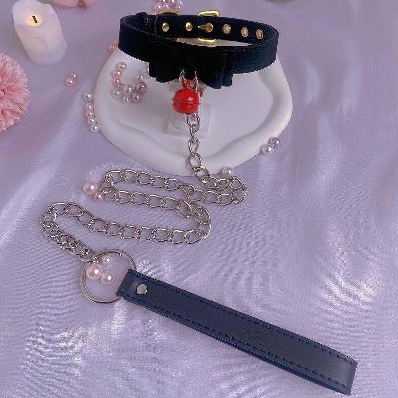 Female collar with a chain around the neck, choker, Niche design leather neck collar, high-end punk neck chain, sexy neck collar