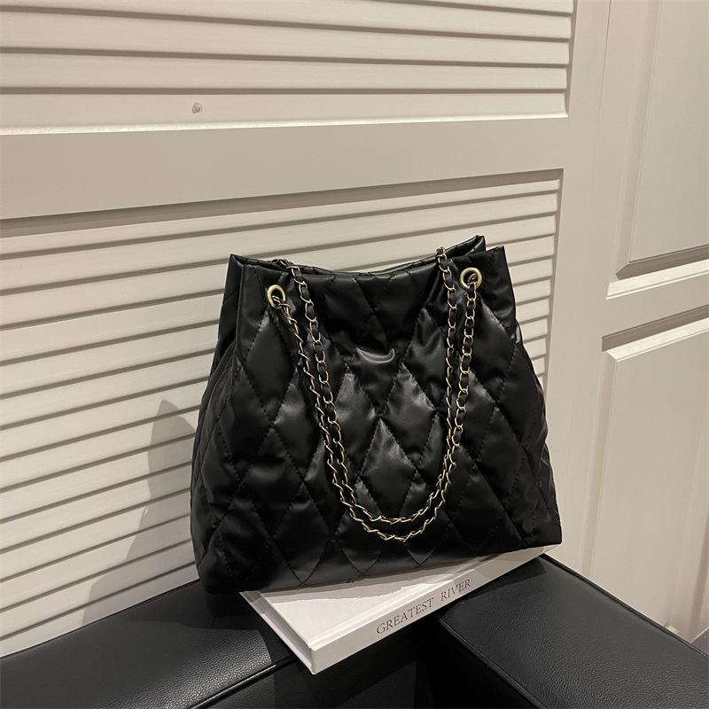 This Year, the Popular Diamond Embroidered Thread Chain Bag Women's 2025 New High-end Texture Versatile Fashion Shoulder Messenger Bag