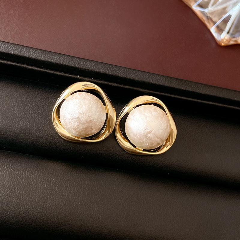 Pre-owned Silver Needle Tassel Earrings - Vintage High-End Studs with Bold Fashion Design