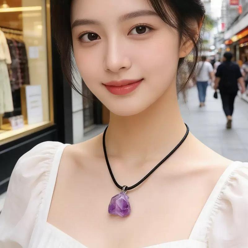 

Natural Irregular Amethyst Raw Stone Necklace Black Leather Rope Purple Crystal Pendant Necklace Women Fashion Ornament Daily Wear Accessories 1pc фиолетовый