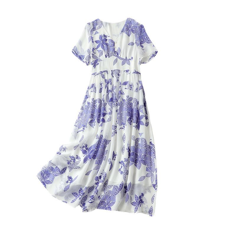 Elegantes Seidenkleid aus Maulbeerseide: Neuer Sommer-Eingang, Mittellang, Taillenbetonend, Bedrucktes Design