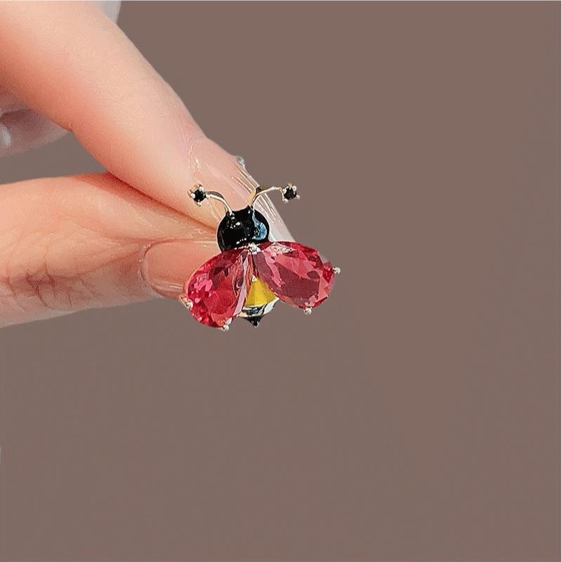 

Super Mini Bee Brooches Korean Style Cartoon Bee Metal Decorative Pins Woman s Clothing Ornaments