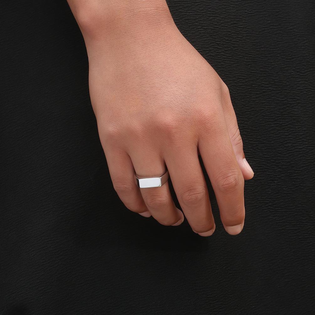 Minimalistický unisex signetový prsten z titanové oceli s hladkým kroužkem