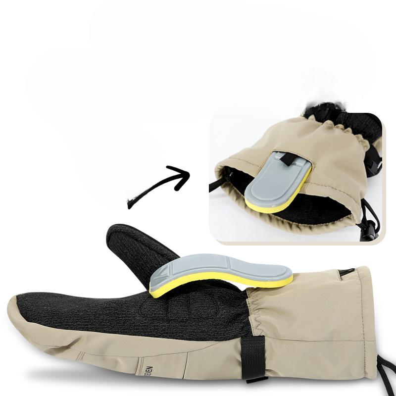 The Men's and Women's Insoles of The Snowboard Gloves Are Thickened To Keep Warm In Winter and Have Built In Wrist Guards for Cold Protection