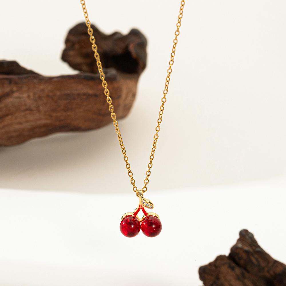 Elegant Titanium Steel Clavicle Necklace - Fashionable, Non-Fading Stainless Steel Jewelry for Women