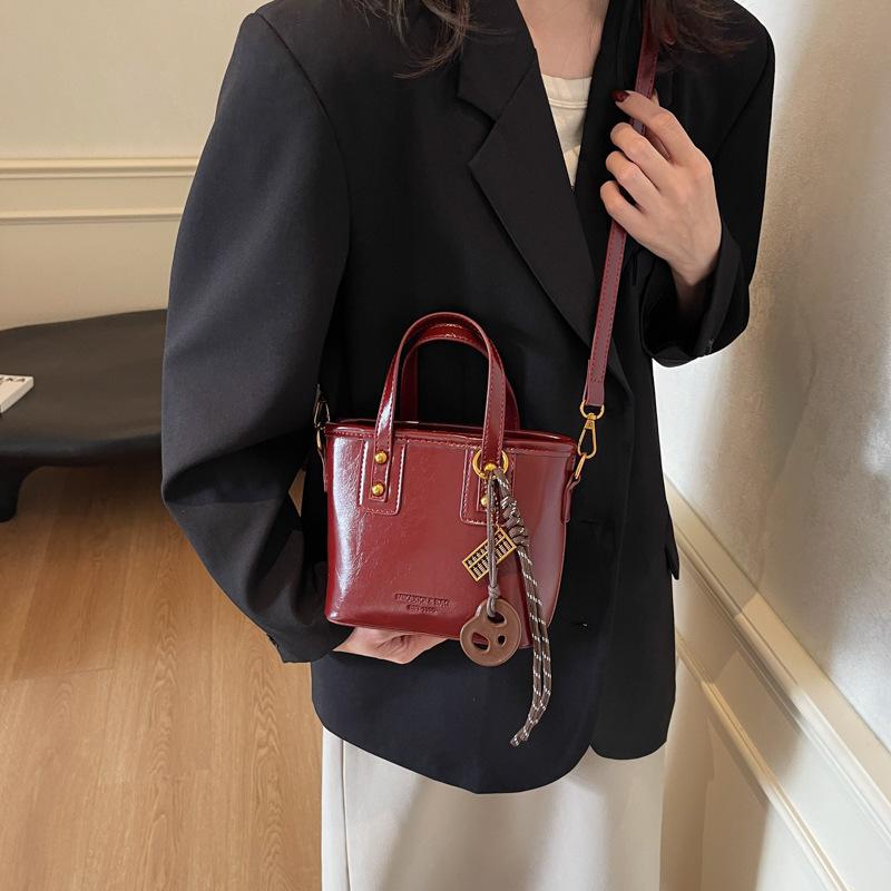 2025 new bag women's bag trendy fashion small square bag popular plush pendant shoulder messenger bag premium feeling bag