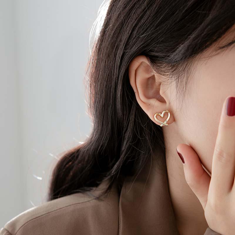 Versatile Heart Ear Clips for Women: No Piercing Needed, Comfortable for Sleep, Stylish Peach Heart Design