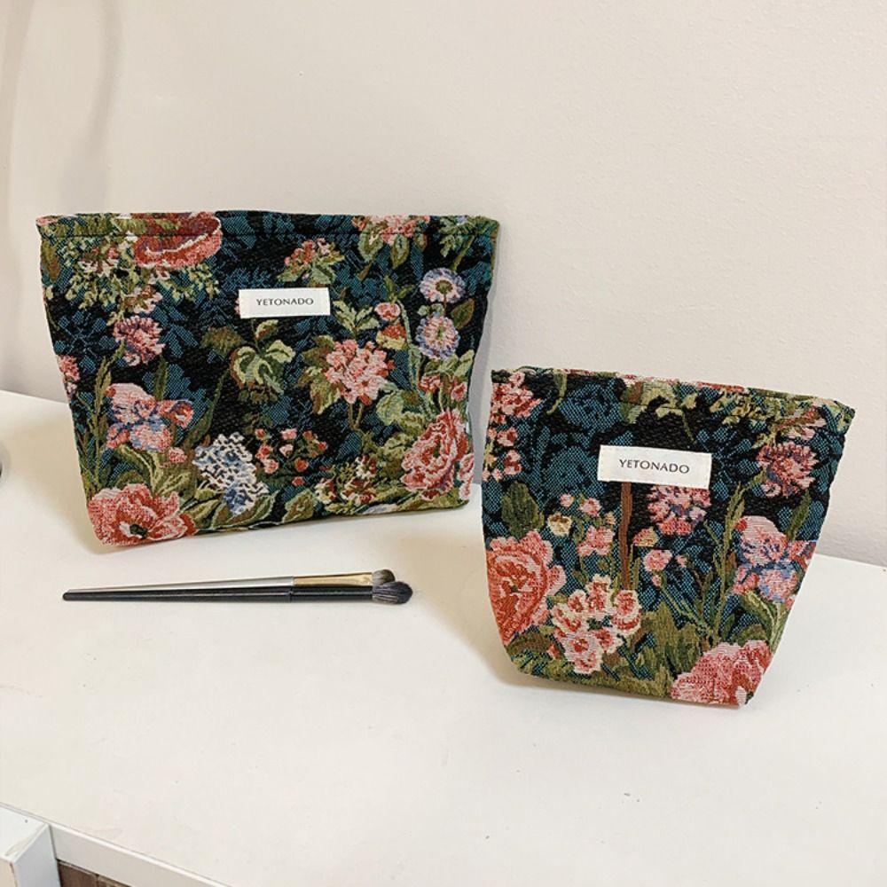 Polyester Canvas Flower Clutch Bag Large Capacity Zipper Closure Makeup Bag Flower Pattern Portable Cosmetic Organizer Daily Use