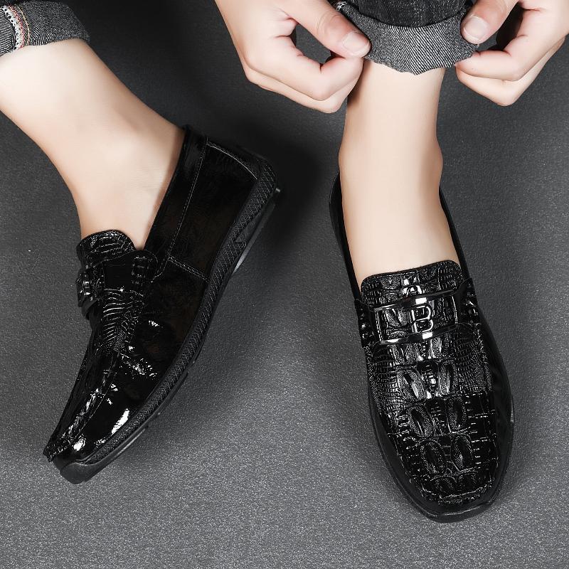 Fashion 2024 NEW Leather Men Casual Shoes Mens Loafers Moccasins Breathable Slip on Black Driving Shoes Crocodile pattern Doug shoes