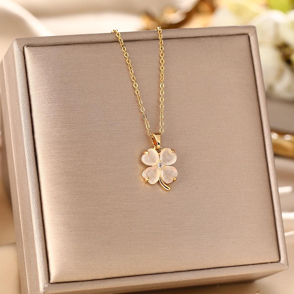 Elegante Pingente de Cabacinha com Fecho de Paz de Jade - Corrente para Clavícula em Aço Titânio no Estilo Chinês Retro