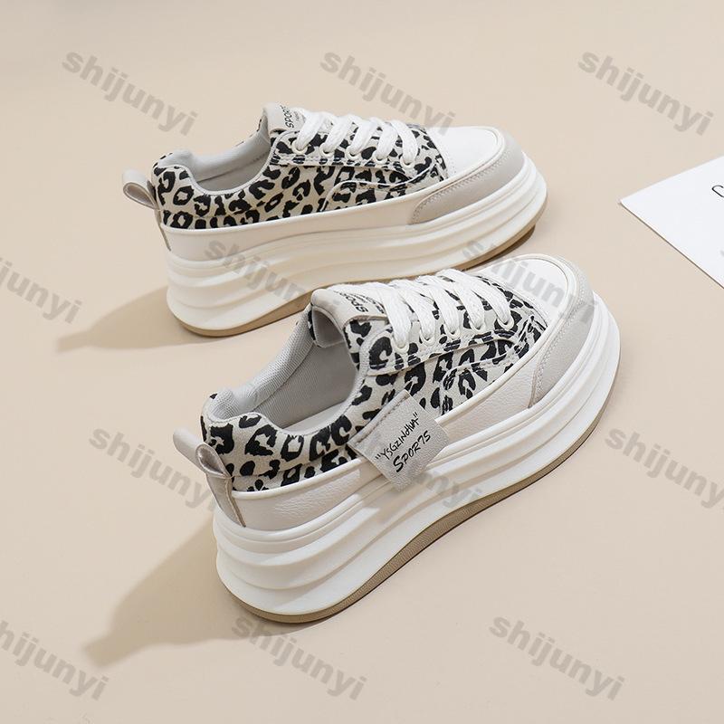 Fashion Women's Fashion Sneakers 2025 Spring Lace Up Platform Soft Sole Sports Shoes for Women Thick Sole Comfortable Non Slip Trainers