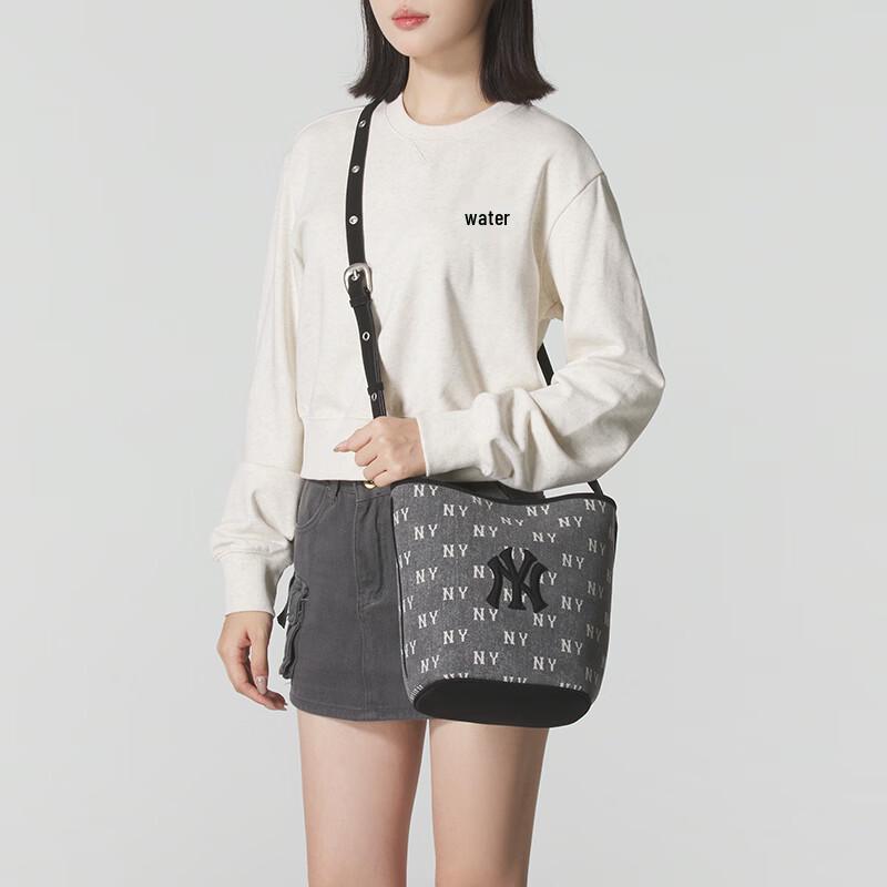 

Унисекс Сумка через плечо с монограммой MLB One Size