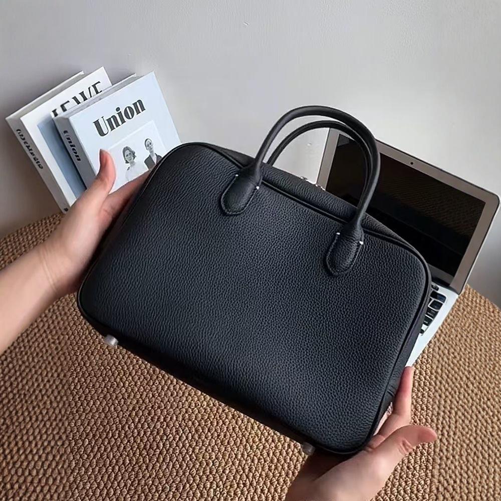 Large capacity tote bag women's 2025 new high-end retro commuter portable messenger bowling Boston bag